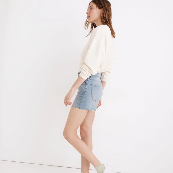 Madewell high rise denim shorts in Watt wash: Summerweight edition - Picture 3 of 12